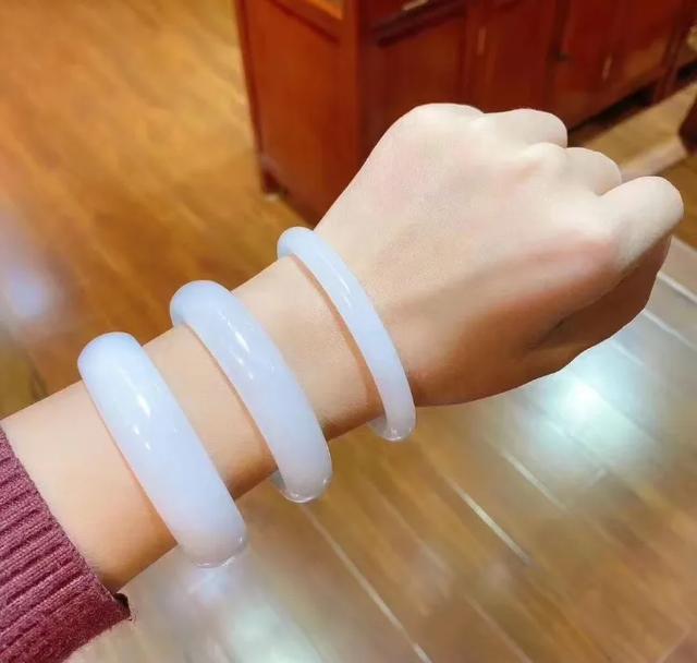 翡翠想卖掉 到哪里卖,哪里有卖便宜点的天然翡翠啊？