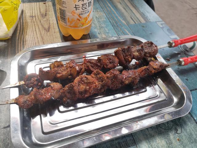 新疆老百姓日常生活什么样子？顿顿都吃羊肉吗？