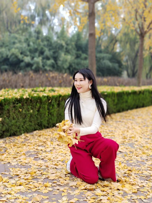 雪梨朱宸慧:小城市有那么多美女开着豪车都是她们自己赚钱买的吗