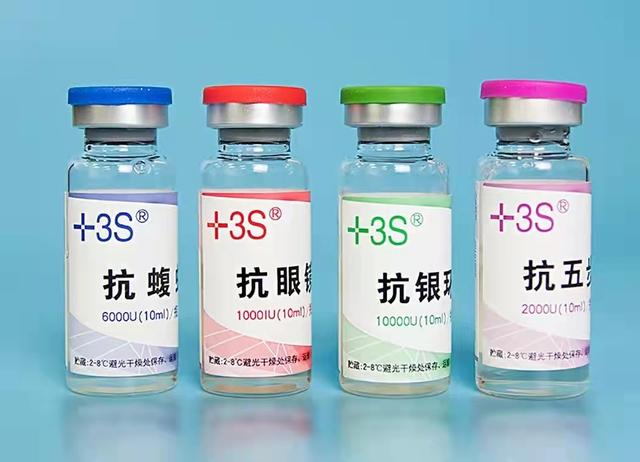 黑曼巴蛇的天敌:蛇最怕什么？在野外碰到蛇该怎么做呢？