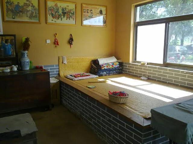 东北人全家人睡在一个炕的话不尴尬吗?