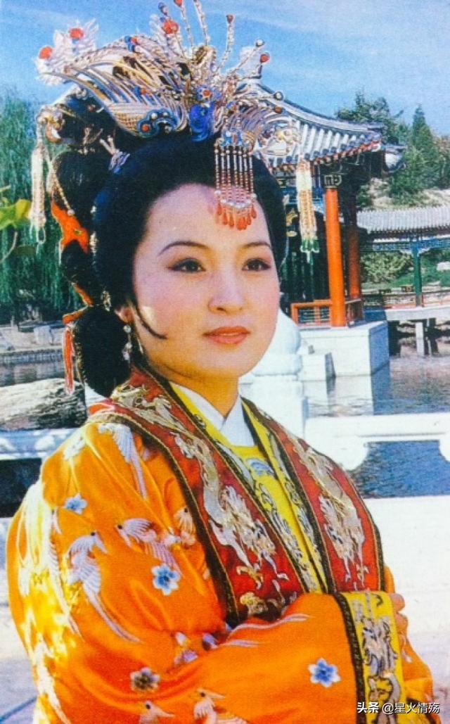 头条问答 - 《红楼梦》中元春省亲,弟弟贾环连给她磕头请安都不许