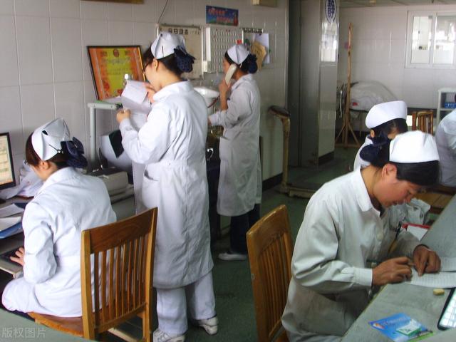 基层医院为何基本没人去，青海省西宁市公立医院看病难、看病贵、常排队，为什么不修分院