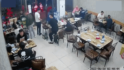 唐山救狗事件:唐山打人事件，如果旁人上前制止并打伤施暴者，属于见义勇为吗？