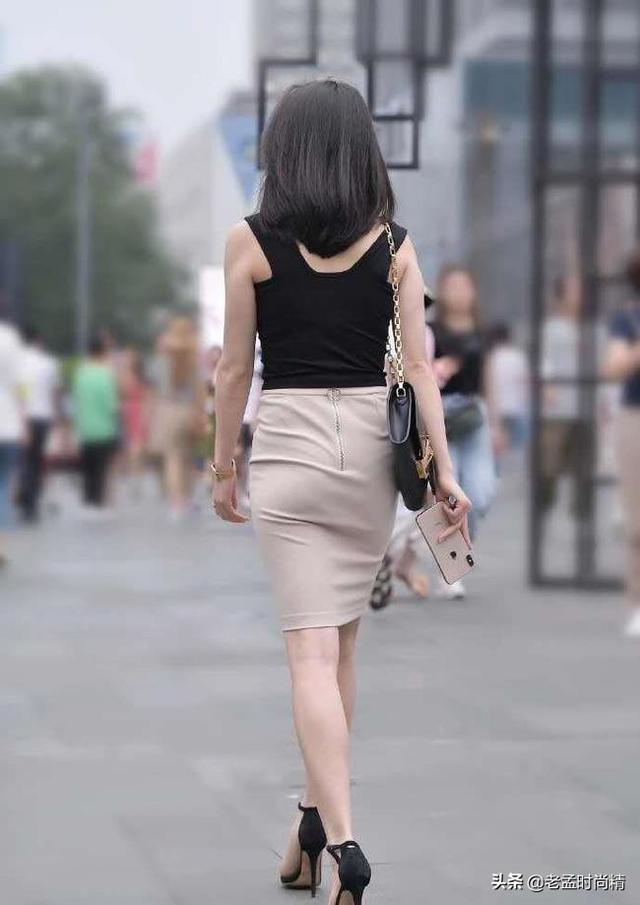 中年妇女如何穿搭比较<a href=https://maguai.com/list/50-0-0.html target=_blank class=infotextkey><a href=https://maguai.com/list/50-0-0.html target=_blank class=infotextkey>时尚</a></a>有气质(怎样穿衣打扮才有气质)