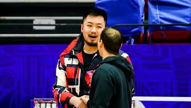 李梦为什么被换掉:有人说李梦缺席亚洲杯的原因是因为接了太多广告，是真的吗？
