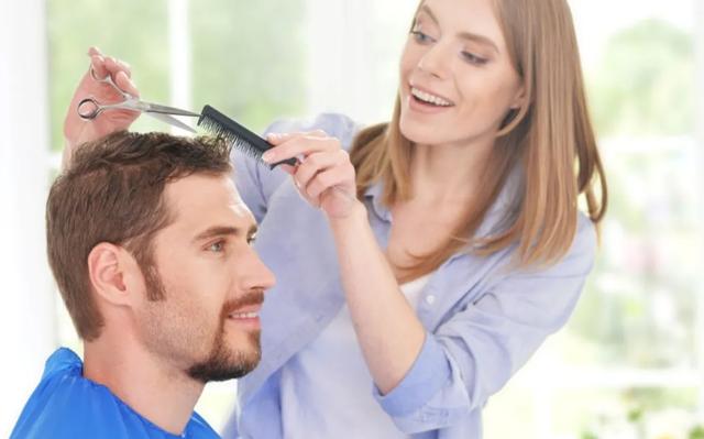 去理发时,老板为什么会明知故问的说:"是不是剪头发吗?"?-惠修网