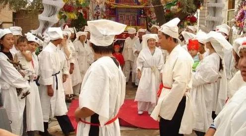 爷爷坟地管儿子还是孙子,作为孙子，爷爷去世，真的不用管吗？