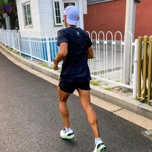凄惨狗叫声:无意间看见男朋友残忍的虐待小狗，这样的男朋友还能继续交往吗？