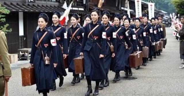 抗日女兵:抗日战争时期，日本女兵为什么只穿裙子不穿裤子？
