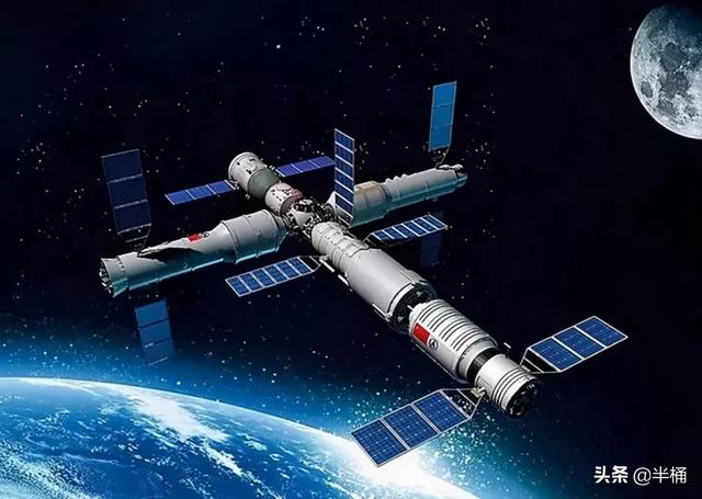 太空行走第一人:都去过太空，为什么王亚平是英雄航天员，但翟志刚却是航天英雄？