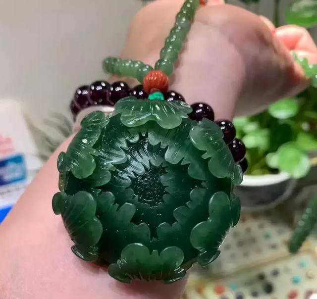 玉手镯有什么用,制作手镯留下的手镯芯都做什么用了？