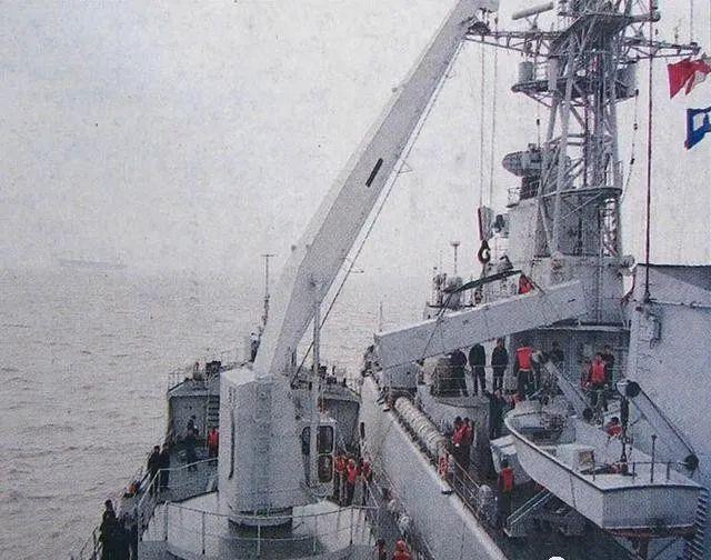 驱逐舰上面只携带几十枚导弹，战争中打光了怎么办？插图54