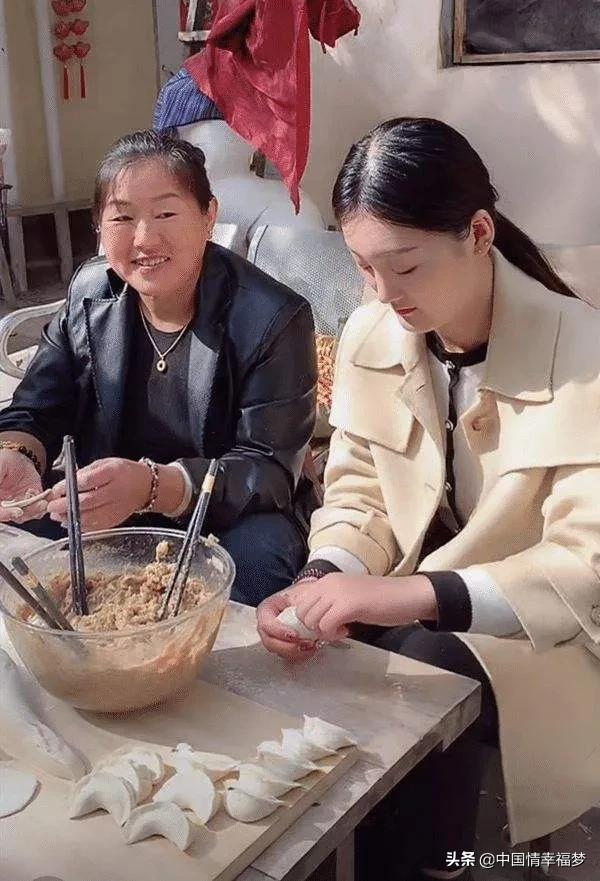 王识贤的老婆:大衣哥儿媳陈亚男为啥离婚？是被逼无奈吗？