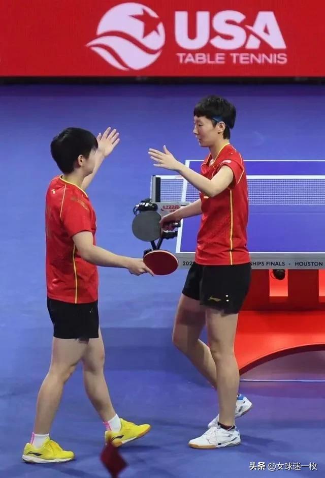 爆3俏娇娃:王曼昱力克陈梦和孙颖莎获得世乒赛女单冠军，王曼昱实至名归吗