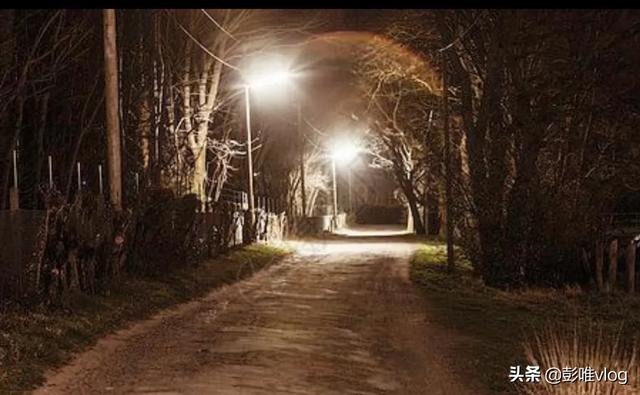 半夜跑外卖的灵异事件:为什么农村的老人说:半夜12点以后有人敲门，千万不要开？