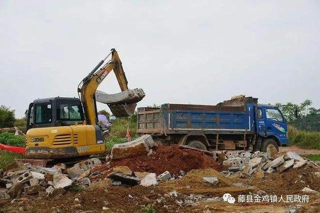 耕地允许搞永久性建筑吗，农村承包土地私立建坟可以吗