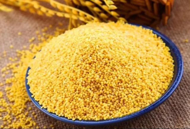 长期吃小米和大米一起蒸的饭，会不会对胃不好呢？插图1