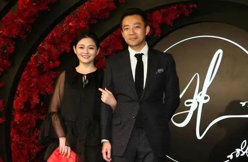 李湘的前任老公是谁:大S和李湘都离婚了，责任在谁？女人强势都会离婚吗？