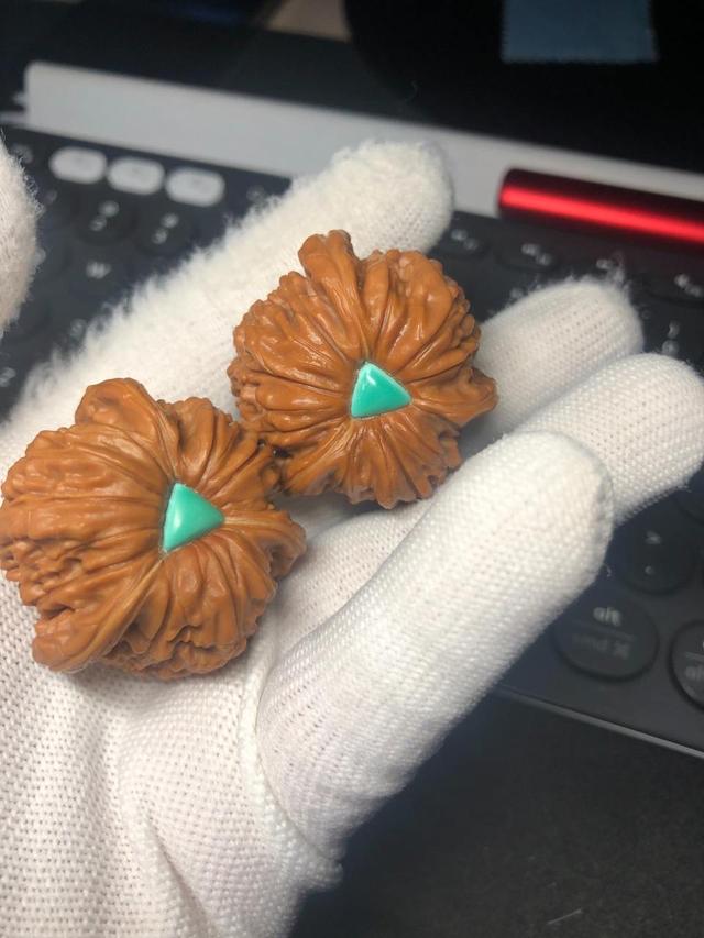 翡翠和蜜蜡哪个养人,什么样的文玩盘出来既好看又养人？