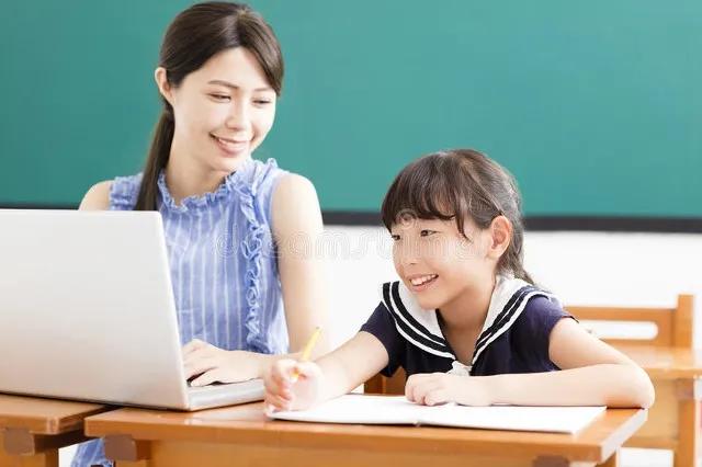 怎样理解青年教师首先要站稳讲台？