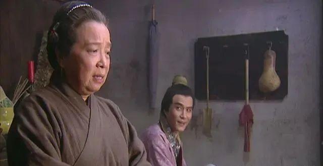 水浒传中武松杀王大娘有错吗男人打女人会被社会舆论接受吗