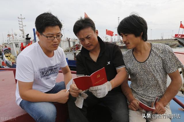 公务员的直系亲属有犯罪前科,是否会导致本人被开除？