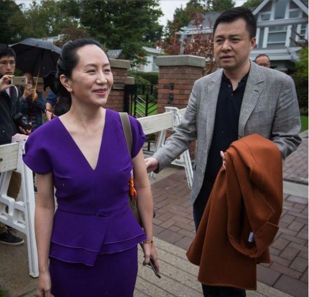 嗯那个我老公是谁:嫂子当着公公、我老公一大家人的面喂奶也不避讳是什么心理？