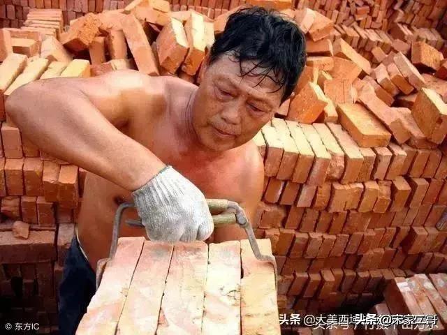 如果你是从农村出来到城里打工的,对农民工这个称谓反不反感呢？