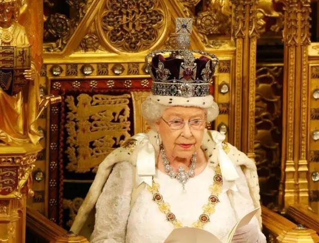 在英国，有什么事情是只能女王做而首相完成不了的？插图1