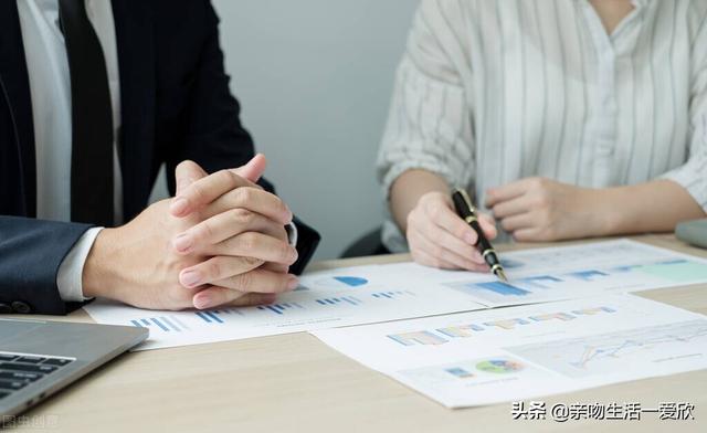 不爽狗图片:狗对人很忠诚，为什么还有很多人非常讨厌狗？问题出在哪里？