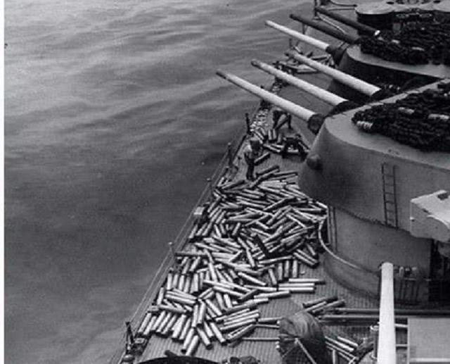 舰炮发射炮弹后，弹壳怎么处理？回收还是扔海里？插图67