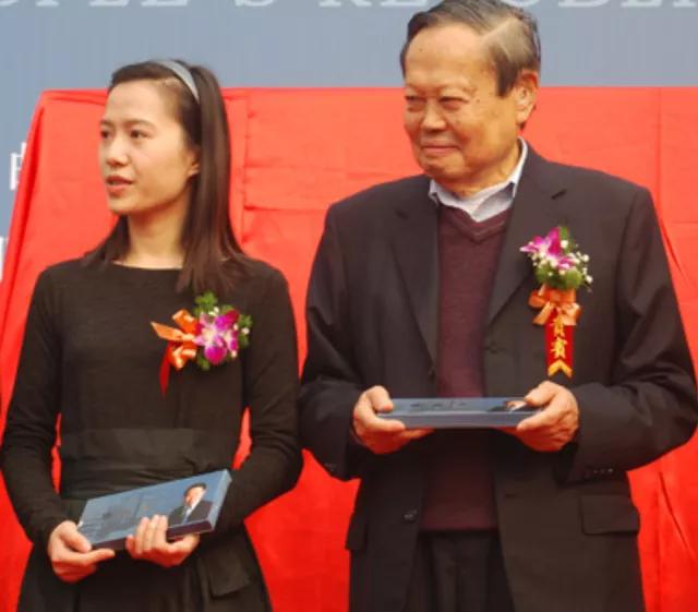 翁帆怀孕了吗:翁帆与诺奖获得者百岁杨振宁结婚17年仍恩爱如初，你怎么看