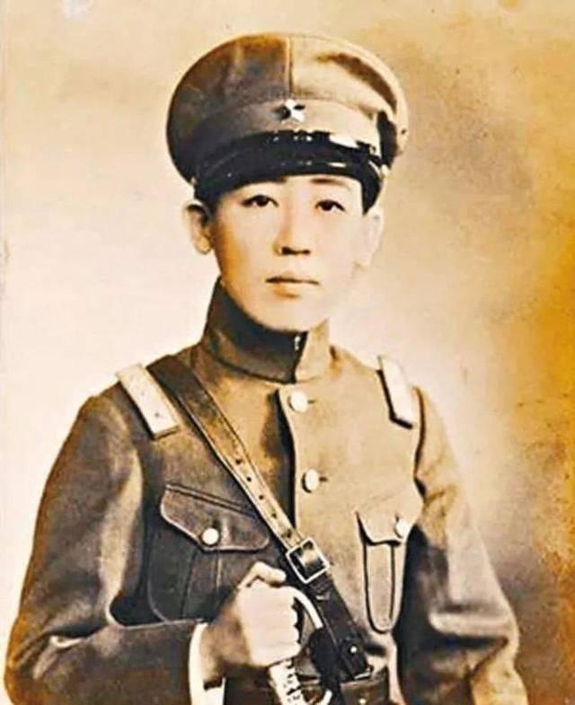 抗日女兵:抗日战争时期，日本女兵为什么只穿裙子不穿裤子？