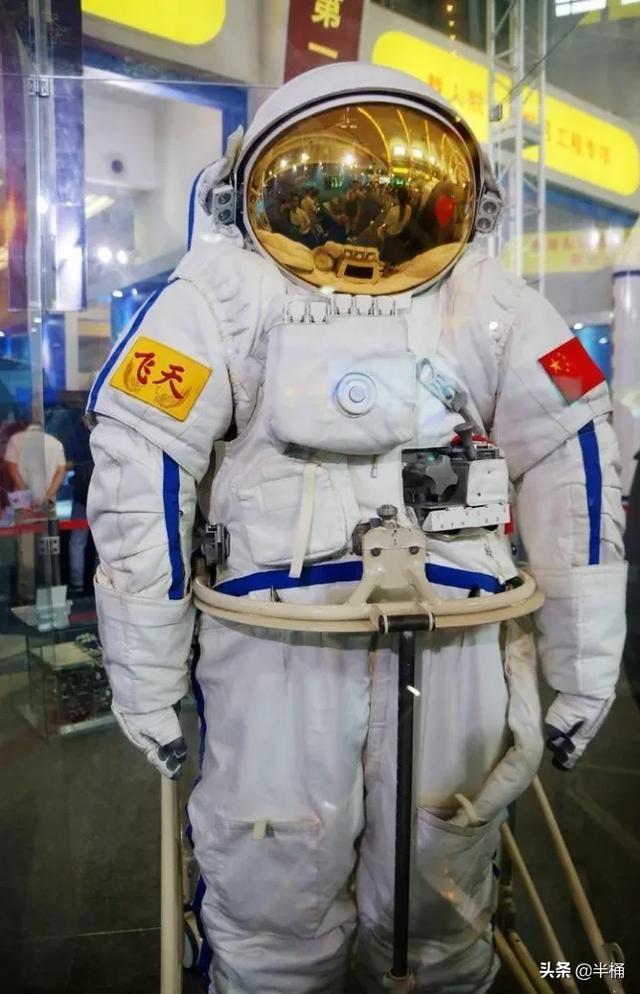 飞天舱外航天服好帅:为什么我国舱外航天服没有助推系统？