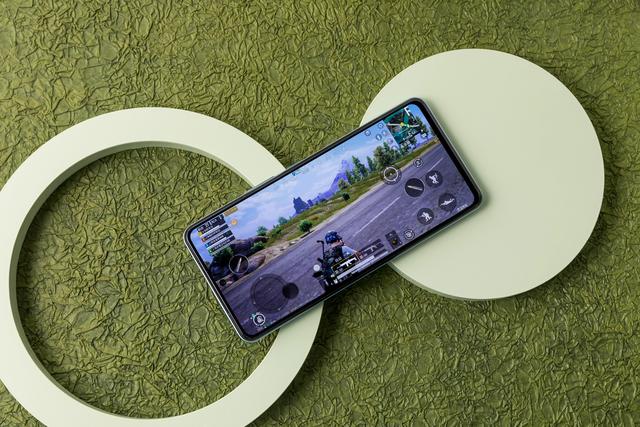 iPhone XR发布三年,性能依旧强悍,不输任何安卓机,你心动了吗？