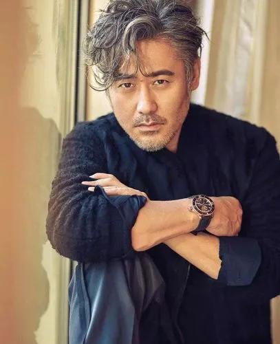 中年男性白发较多,不染不推光,适合留什么发型?-图11