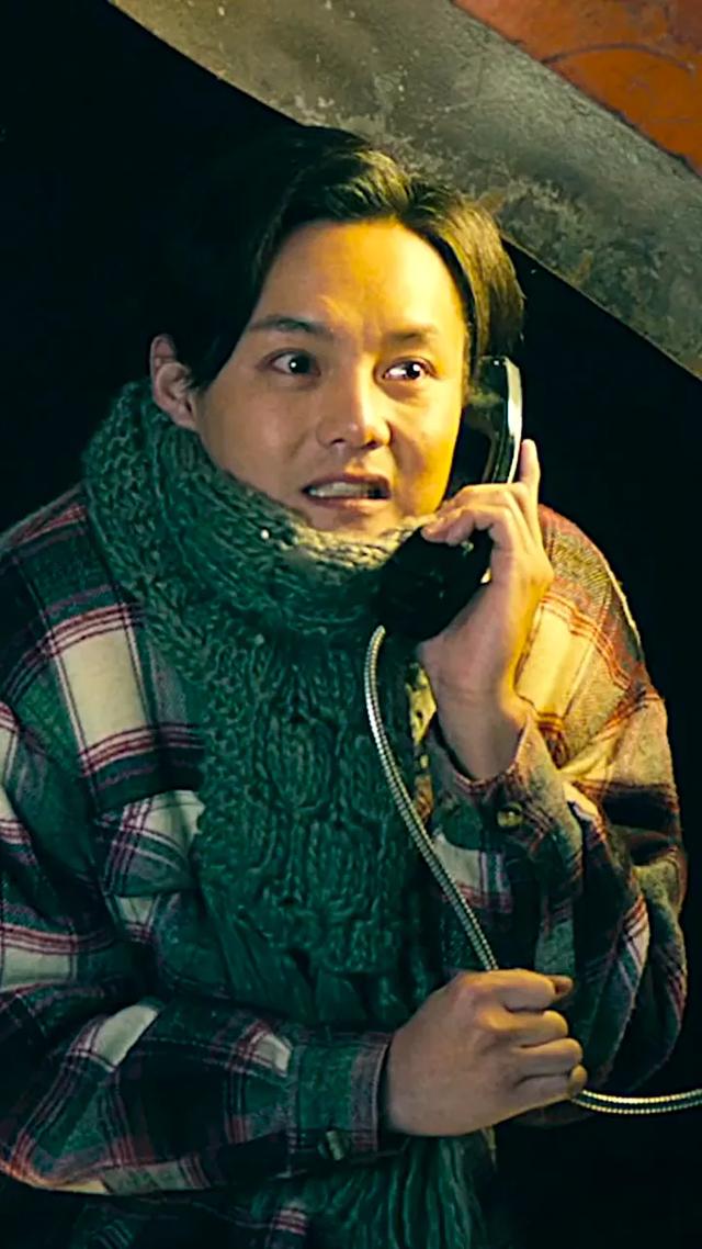 侵权请告知)应该是《夏洛特烦恼》中尹正饰演的袁华打电话给秋雅时,被