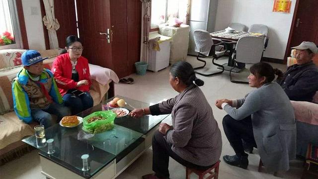 直到孩子犯了错，母亲才恍然自己的行为不当，“儿大避母”很重要