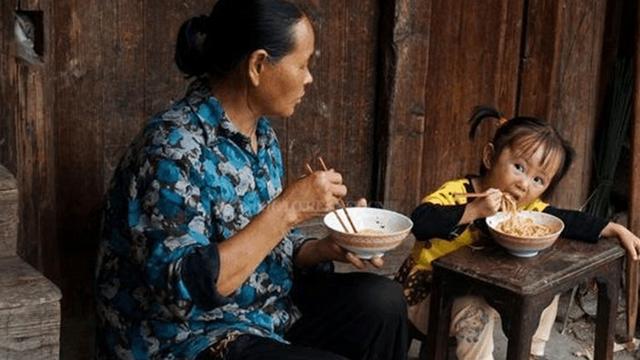 全职妈妈和老人带大的孩子有啥区别？上了幼儿园这些差距很明显