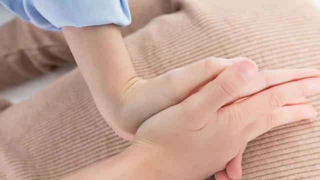 网易《谈心社》：按摩丰胸？那是骗人的