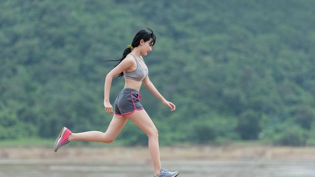 跑步不是唯一的减肥运动，这2个减脂方法，能更好的降低体脂率！