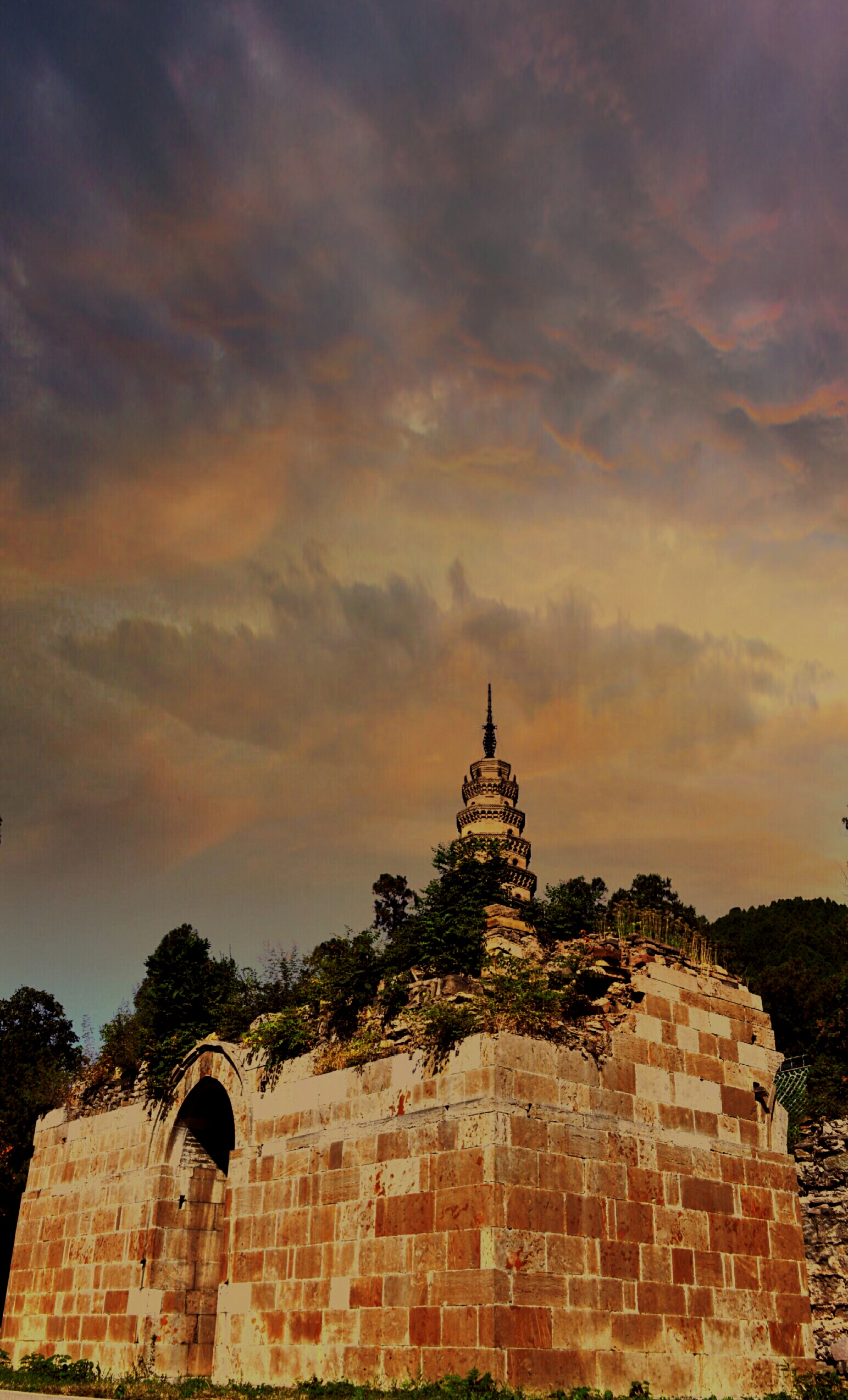 静谧行古刹,韵游灵岩山