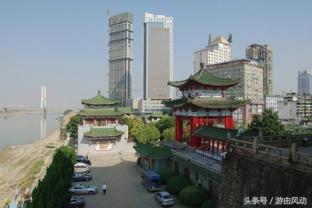 南昌著名楼阁南昌楼顶上的小滕王阁