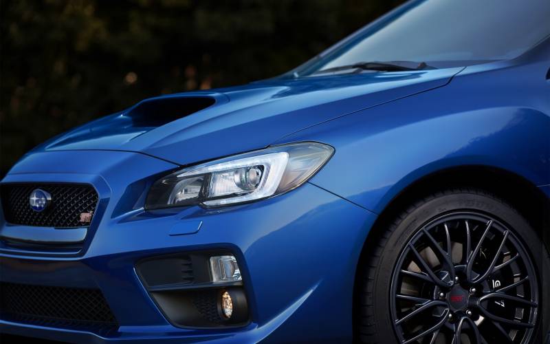 蓝色斯巴鲁翼豹wrxsti帅气性感上路