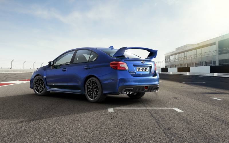 蓝色斯巴鲁翼豹wrxsti帅气性感上路