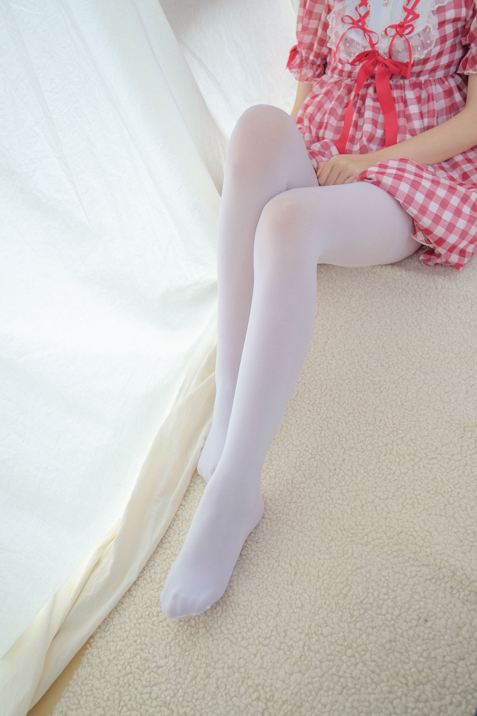 [森萝财团] R15-011 红色格子裙白丝MM-番茄美图