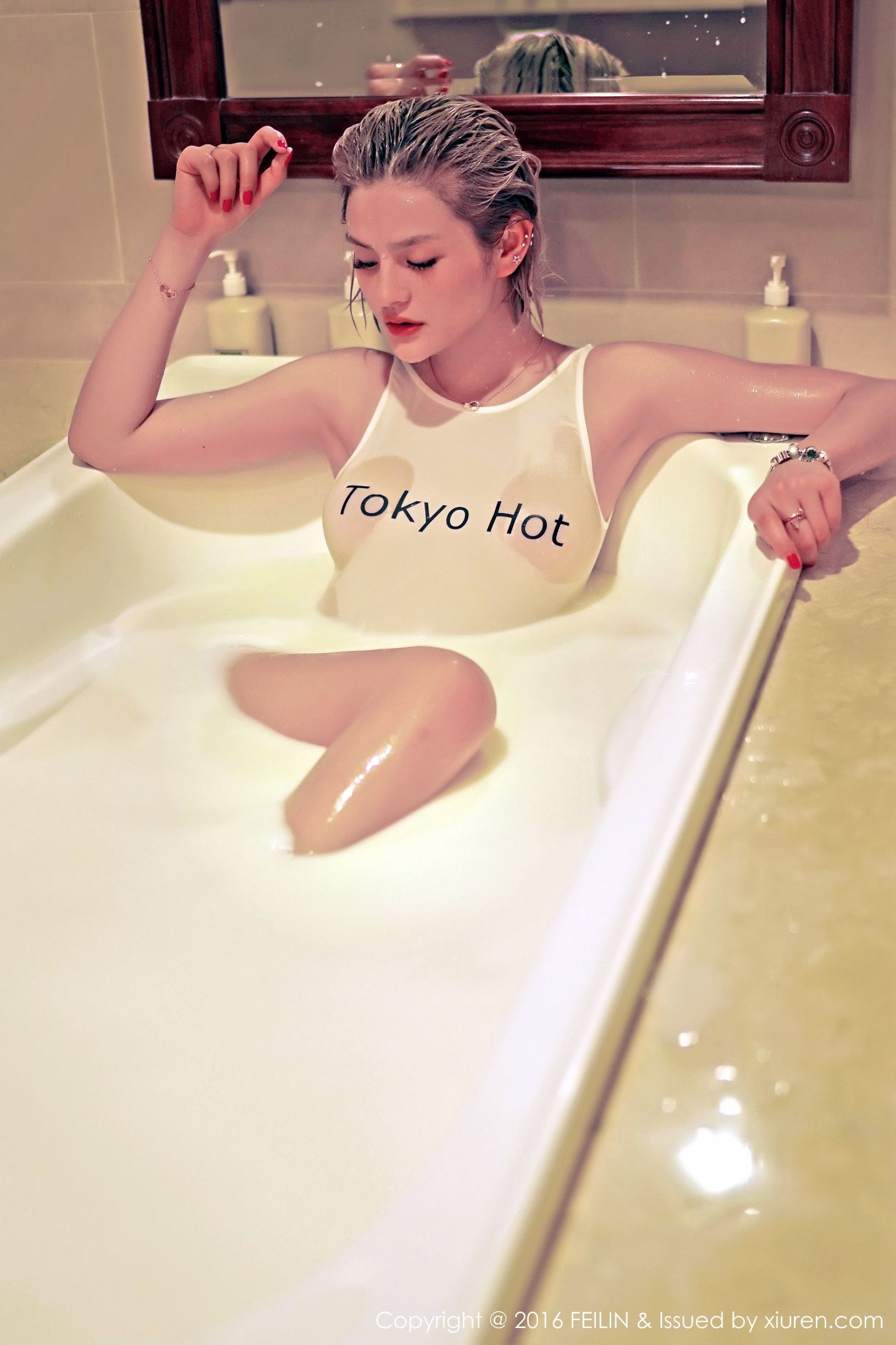 史雯Swan《Tokyo Hot湿身+蕾丝内衣》 [嗲囡囡FEILIN] Vol.037-番茄美图