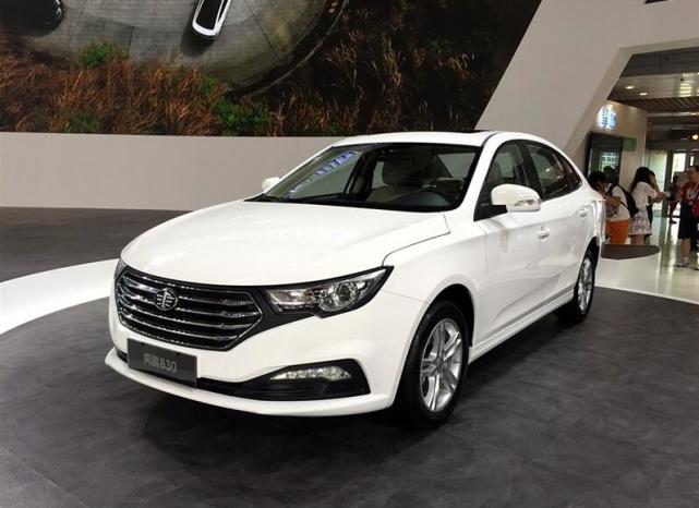 比捷达大了一圈,一汽奔腾b30升级款家轿上市仅6.58万起!