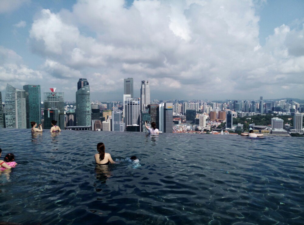 新加坡金沙酒店无边泳池_新加坡酒店游泳池在楼顶 - 密云旅游